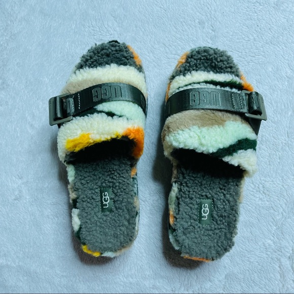 UGG Fluffita Cali Collage slipper slides in olive - Picture 2 of 8